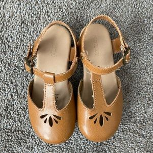 Girls size 9 tan clogs